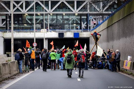 Klimaatactivisten weer de A12 op tegen fossiele subsidies