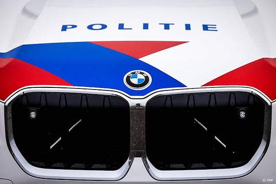 Man in politievoertuig wordt onwel en overlijdt