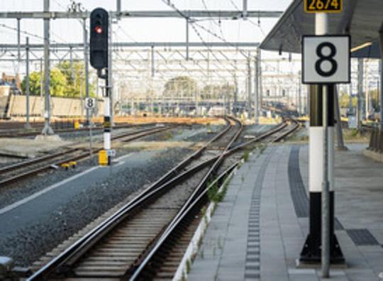 NS-personeel staakt in Oost- en Zuid-Nederland, verder rijden treinen weer