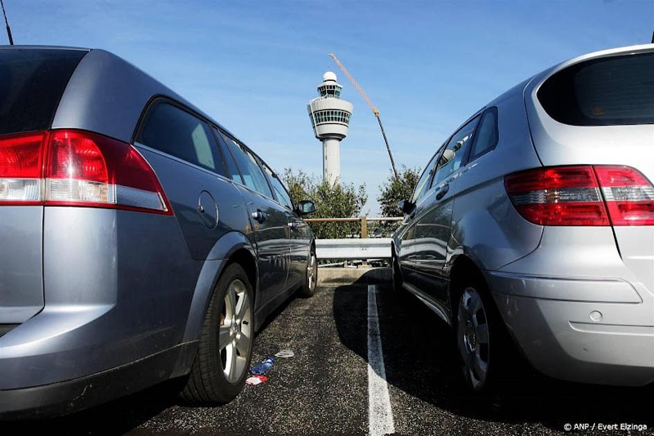 Koepel en radar op verkeerstoren Schiphol vervangen