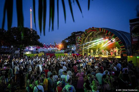 Zwarte Cross heeft 22 trekkers paraat om auto's weg te slepen