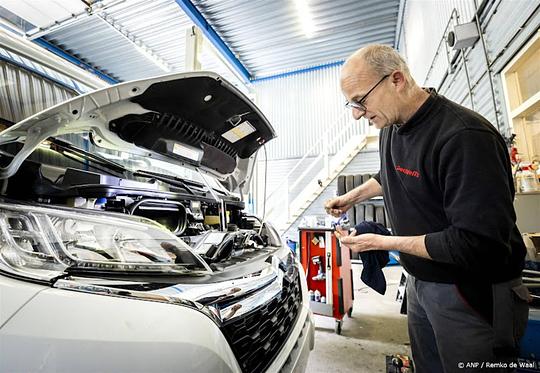 CNV: honderden autogaragemedewerkers en fietsenmakers staken