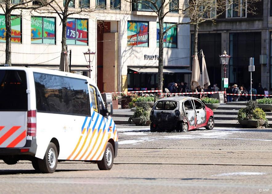 Brand in auto Dam na ontploffing: geen omstanders gewond