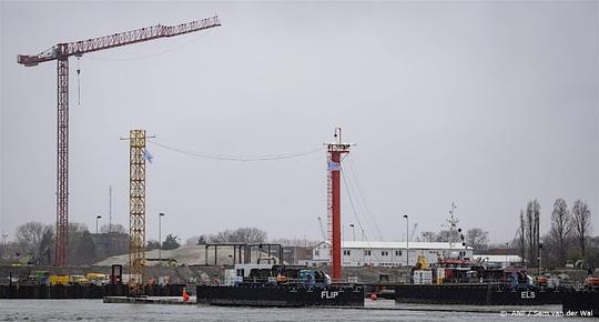 Afzinken tweede deel Maasdeltatunnel mislukt vanwege een gebroken kabel 