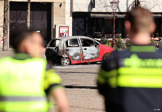 Bestuurder brandende auto Dam wordt aangehouden in ziekenhuis
