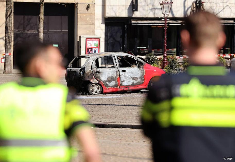 Bestuurder brandende auto Dam wordt aangehouden in ziekenhuis