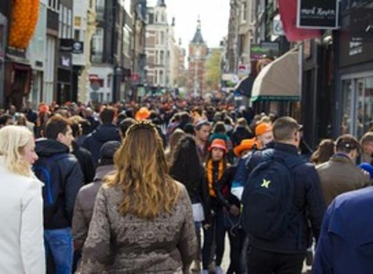 Tijdens Koningsdag een vorstelijk onthaal op station Maastricht 