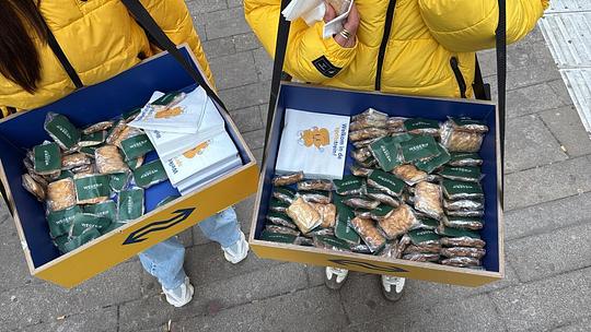 Spitstrein Harderwijk-Amersfoort rijdt weer, spits-spritsen uitgedeeld aan treinreizigers 