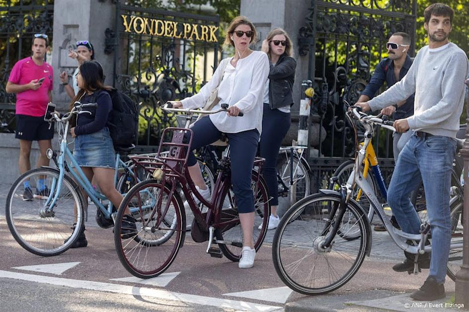 Schermen bij drukke fietsroutes Amsterdamse parken moeten snelheid terugdringen