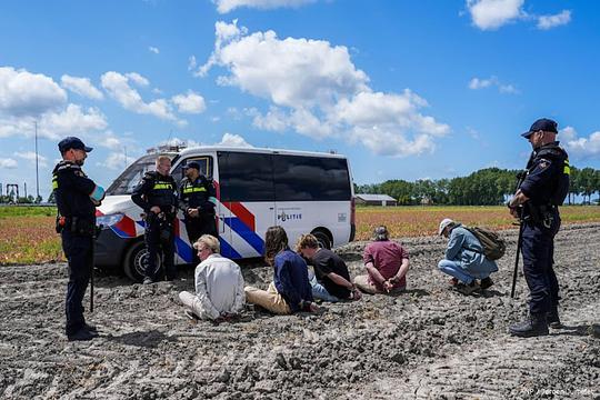Alle aangehouden demonstranten A44 weer vrij