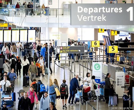 Schiphol rekent op drukkere meivakantie