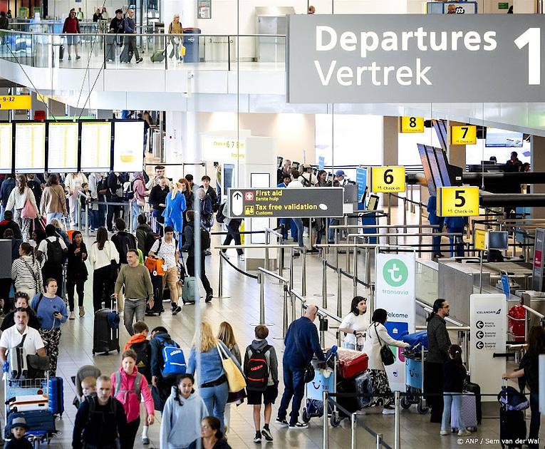 Schiphol rekent op drukkere meivakantie
