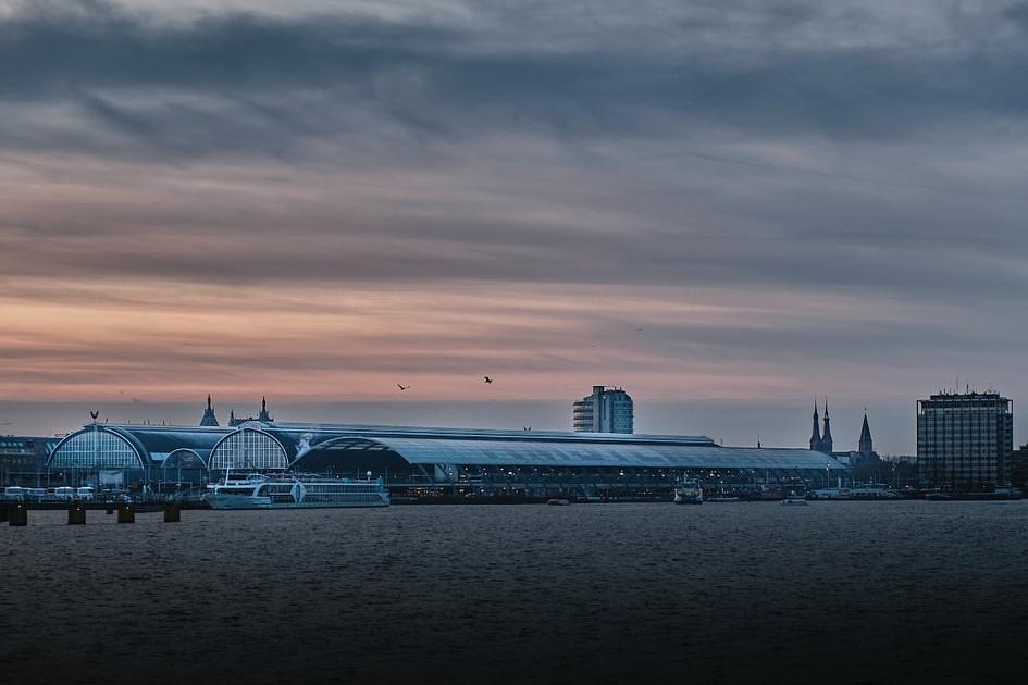 Wereldprimeur voor Amsterdam Centraal met twee ondergrondse fietsenstallingen