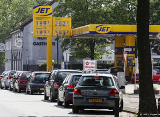 Steeds meer Nederlanders tanken in Duitsland