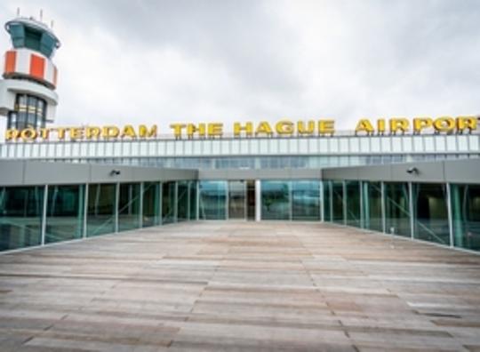 Kwart miljoen meer passagiers van en naar RTHA in 2021