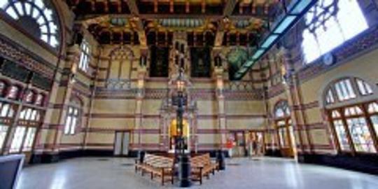 Station Groningen tijdens werkzaamheden podium voor de stad 