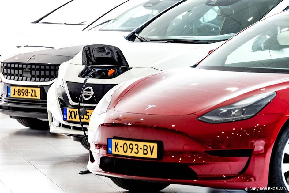 nieuwe auto's in garage