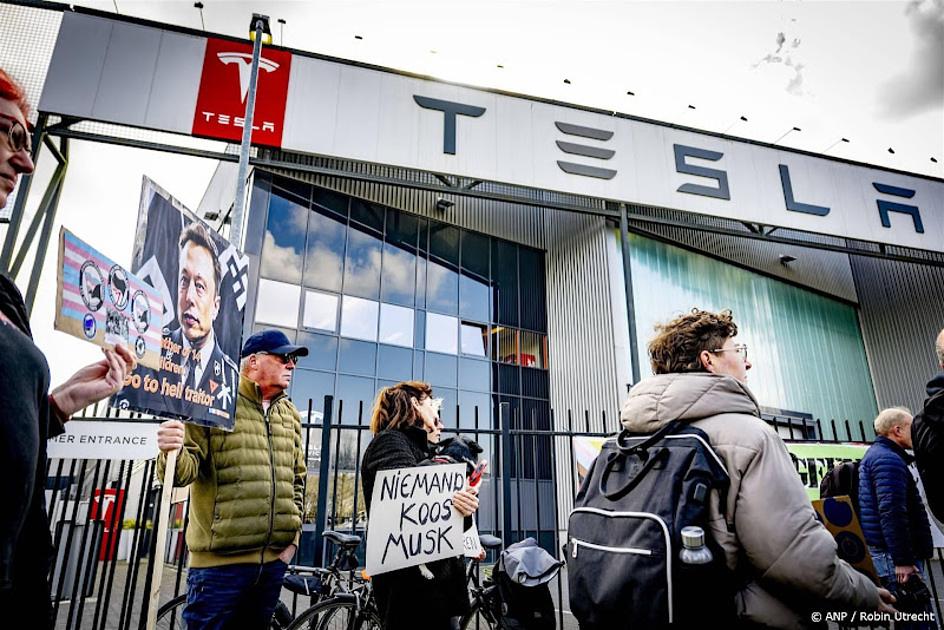 Opnieuw flink minder Nederlandse Tesla's verkocht in april