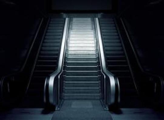 Roltrappen station Amsterdam-Zuid maken plaats voor vaste trappen