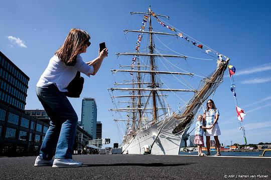 zomers-weer-op-eerste-dag-sail-daarna-frisser