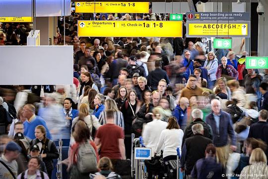 Schiphol verwelkomde meer reizigers in april