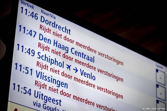 Kapotte bovenleiding bij station Rotterdam Stadion in loop van de avond hersteld