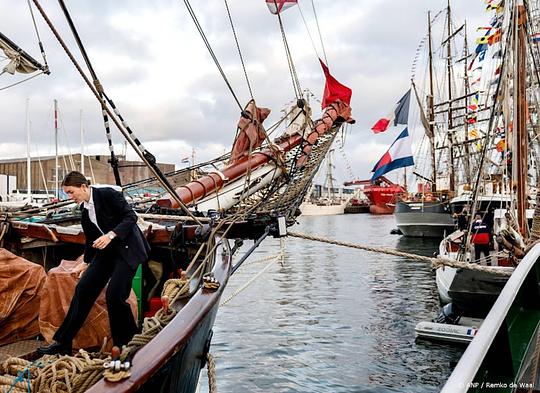 Eerste schepen verlaten kade IJmuiden voor deelname SAIL-In