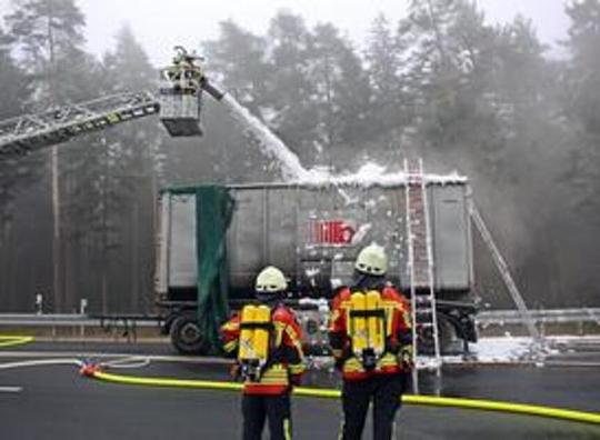 Brand onder laadklep vrachtwagen op N381 geblust 