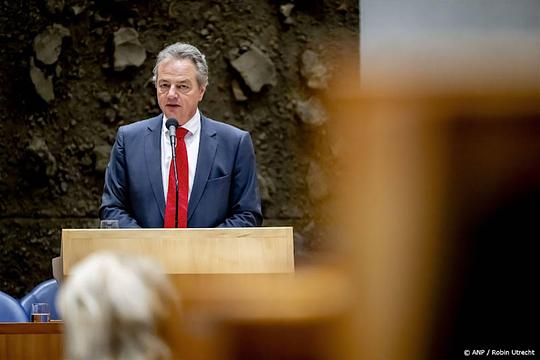 Madlener verdedigt geluidsplannen Schiphol tegenover Brussel