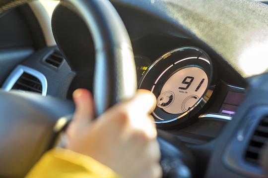 800 weggebruikers in Brabant op de bon, snelheidscontroles gaan nog even door