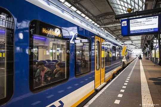 Landelijke storing informatieborden NS-stations weer voorbij
