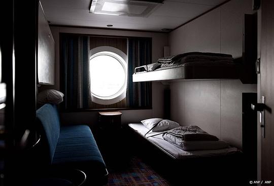 Langer asielzoekers in haven Ridderkerk