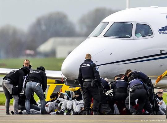 Drie door OM gewaarschuwde klimaatactivisten 'waren niet op Schiphol'