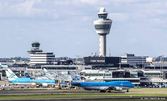 Tientallen miljoenen verlies Schiphol door reisbeperkingen