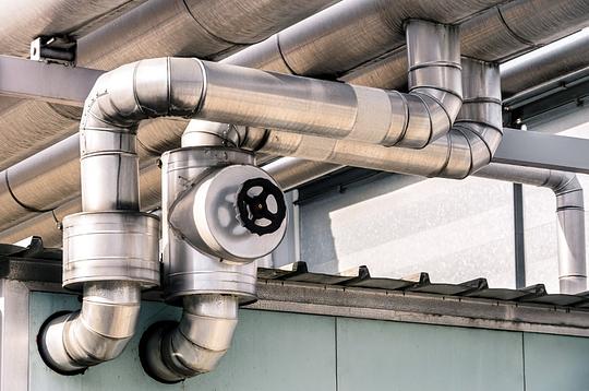 Nederlands bedrijf SMT helpt bij overpompen olie uit afbrokkelend schip