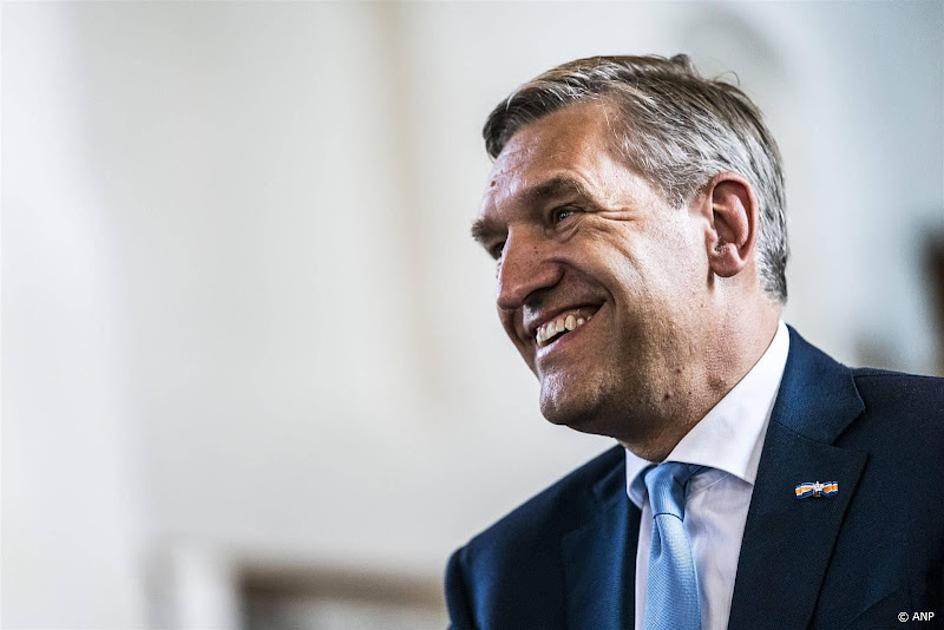 Auto burgemeester Leeuwarden uitgebrand, mogelijk aangestoken