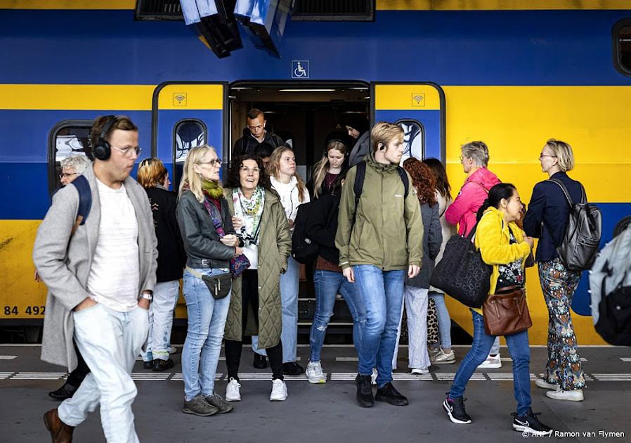 NS gaat spitsreizigers wijzen op minder drukke treinen