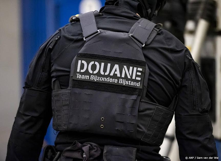 Dertien mensen aangehouden bij twee coketransporten via haven Rotterdam