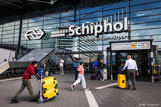 Schiphol installeert tilhulp op elke werkplek in bagagehallen