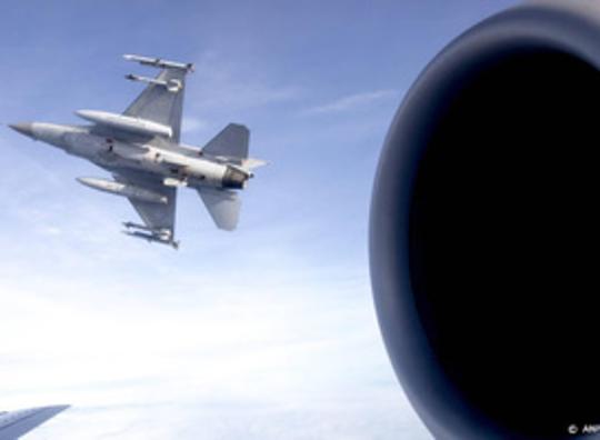 F-16's onderscheppen Chinees vliegtuig in Nederlands luchtruim na bommelding
