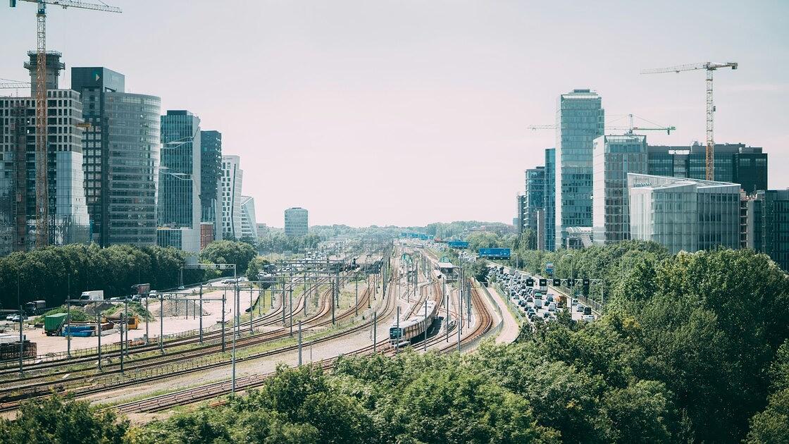 Amsterdam wacht extreme verkeersdrukte: groot onderhoud legt wegen plat