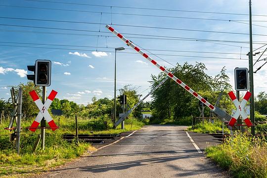 Vouw uit Heiloo overleden na aanrijding met trein bij spoorwegovergang 