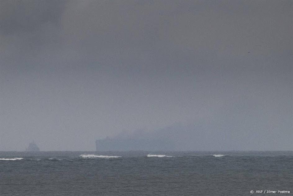 Brandend schip: Rijkswaterstaat houdt rekening met alle scenario's