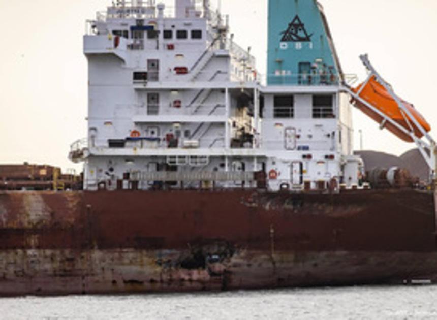 Kapitein en stuurman aangehouden wegens verlaten stuurloos geraakt schip