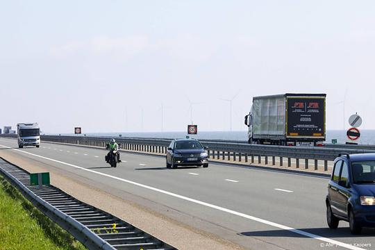Verkeer kan weer over Afsluitdijk rijden