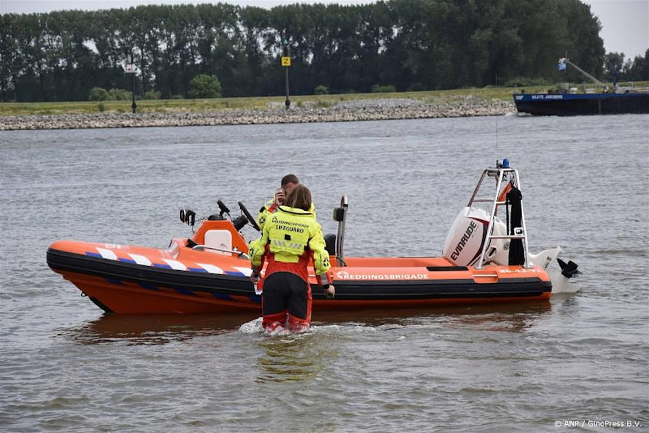 Zoektocht drenkelingen in Maas vanmiddag met sonarboot hervat