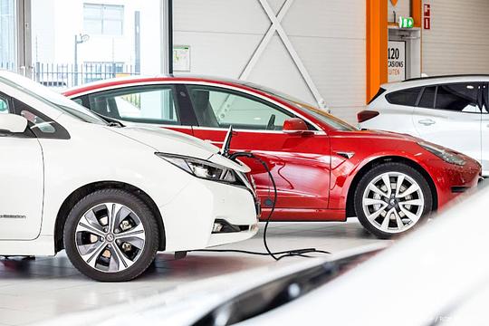 Tweedehandsautoverkoop stijgt: groei elektrische auto's zwakt af
