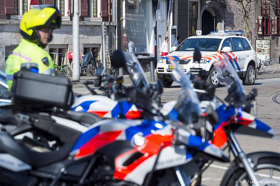 Motoragent wordt aangereden bij alcoholcontrole en raakt gewond
