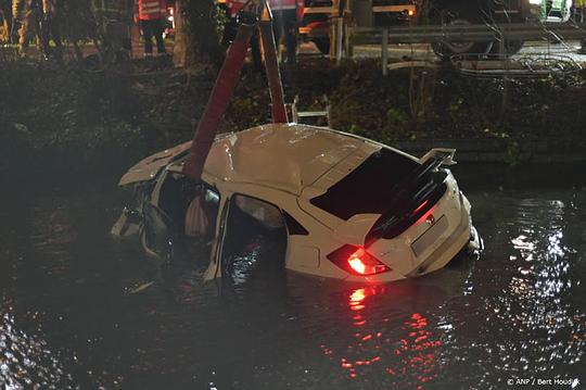 ANWB-campagne rondom auto te water: gordels los, ruit open, eruit