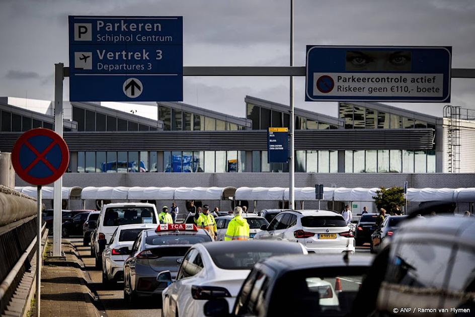Treinstaking: drukte op toegangswegen richting Schiphol